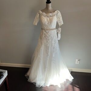 David’s bridal white wedding dress never used size 9.  Comes with veil and belt